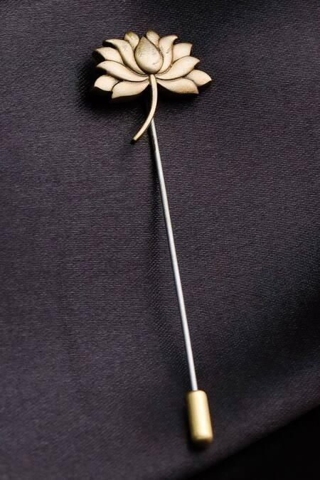 Shop_Cosa Nostraa_Gold The Maverick Muse Gift Set _Online_at_Aza_Fashions