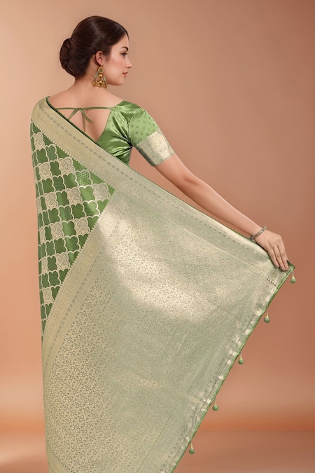 Buy_Samyukta Singhania_Green Embroidery, Zari V-neck Woven Banarasi Silk Saree With Blouse _Online_at_Aza_Fashions