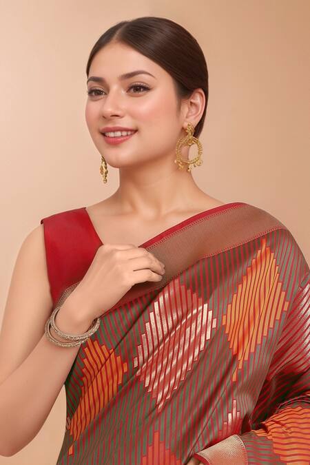 Buy_Samyukta Singhania_Red Tassels V-neck Zari Woven Banarasi Silk Saree With Blouse 