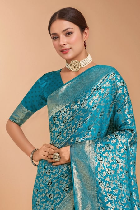 Samyukta Singhania_Sky Blue Tassels V-neck Zari Woven Banarasi Silk Saree With Blouse _Online_at_Aza_Fashions