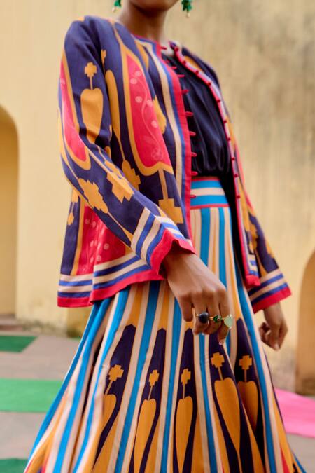 Swati Vijaivargie Blue Linen, Satin Round Neck Color Block Jacket Lehenga Set Online at Aza Fashions Swati Vijaivargie_Blue Linen, Satin Round Neck Color Block Jacket Lehenga Set _Online_at_Aza_Fashions