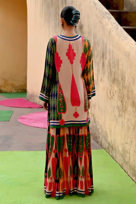 Swati Vijaivargie Abstract Pattern Kurta Set 