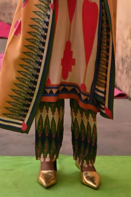 Swati Vijaivargie_Multi Color Silk Embroidery Mandarin Collar Abstract Pattern Kurta Set _Online_at_Aza_Fashions