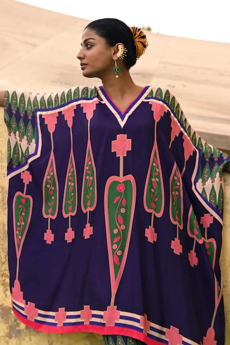 Buy_Swati Vijaivargie_Blue Silk Embroidery V-neck Abstract Pattern Poncho Set _Online_at_Aza_Fashions