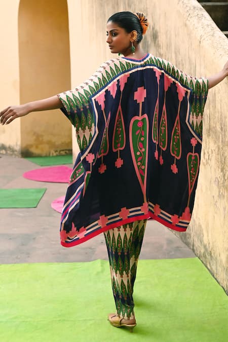 Swati Vijaivargie Abstract Pattern Poncho Set 