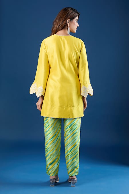 Shop Archana Shah Yellow Silk Embroidery Split V-neck Floral Butta Kurta Set at Aza Fashions Shop_Archana Shah_Yellow Silk Embroidery Split V-neck Floral Butta Kurta Set _at_Aza_Fashions