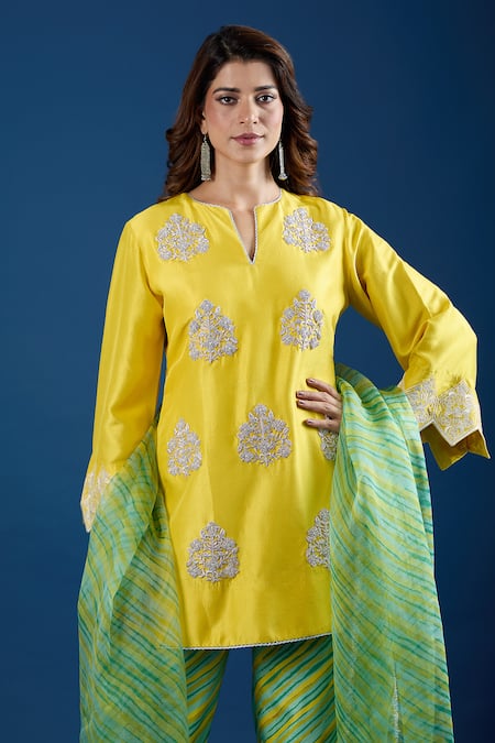 Archana Shah Yellow Silk Embroidery Split V-neck Floral Butta Kurta Set at Aza Fashions Archana Shah_Yellow Silk Embroidery Split V-neck Floral Butta Kurta Set _at_Aza_Fashions