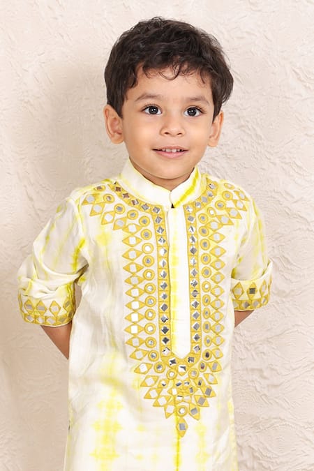 Shop P & S CO Green Silk Mirrors Work Kurta And Pant Set at Aza Fashions Shop_P & S CO_Green Silk Mirrors Work Kurta And Pant Set _at_Aza_Fashions