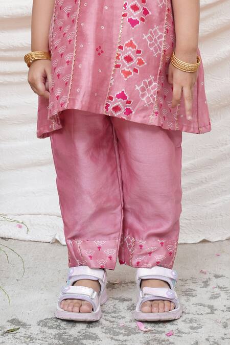 P & S CO Pink Chanderi Gota Patti Printed Kurta Set Online at Aza Fashions P & S CO_Pink Chanderi Gota Patti Printed Kurta Set _Online_at_Aza_Fashions