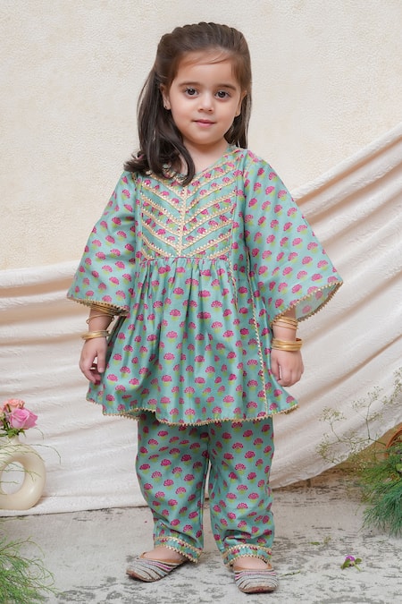 P & S CO Mint Chanderi Gota Patti Floral Print Kurta With Pant 