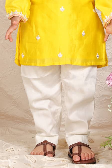 P & S CO_Yellow Chanderi Embroidery Thread Work Kurta Set _Online_at_Aza_Fashions