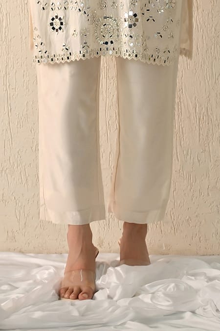 OHH CROW Cream Chanderi Silk Mirrors V-neck Embroidered Kurta Set Online at Aza Fashions OHH CROW_Cream Chanderi Silk Mirrors V-neck Embroidered Kurta Set _Online_at_Aza_Fashions