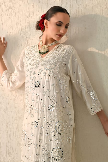 Shop OHH CROW Cream Chanderi Silk Mirrors V-neck Embroidered Kurta Set Shop_OHH CROW_Cream Chanderi Silk Mirrors V-neck Embroidered Kurta Set