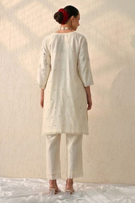 OHH CROW_Cream Chanderi Silk Mirrors V-neck Embroidered Kurta Set _at_Aza_Fashions