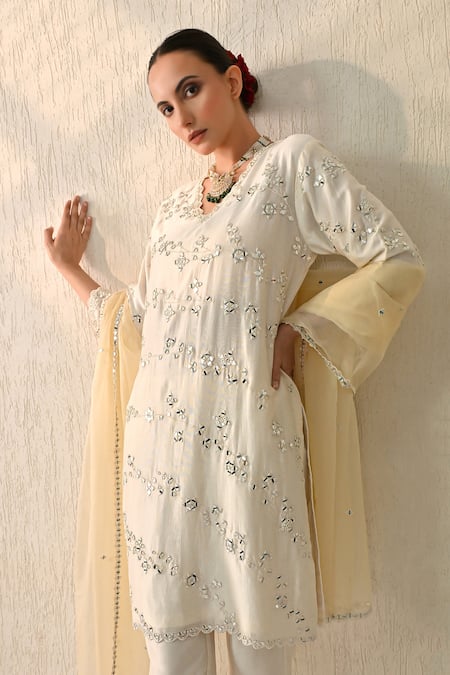 Shop_OHH CROW_Cream Chanderi Silk Mirrors V-neck Embroidered Kurta Set 