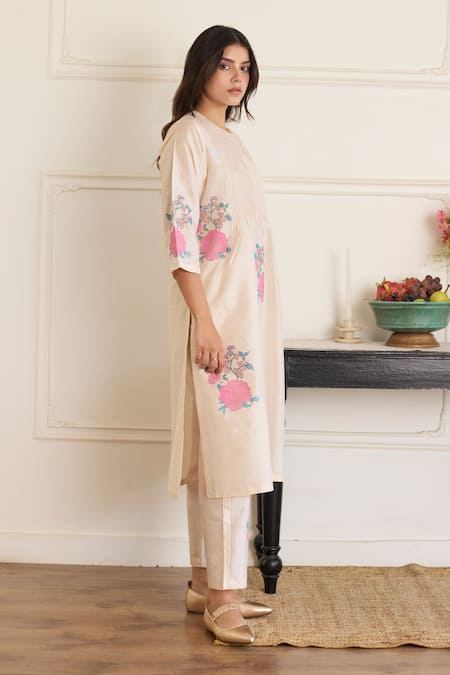 Buy_Juanita By Shubhda_Cream Silk Embroidery Round Neck Pearl Floral Pattern Kurta With Pant _Online_at_Aza_Fashions