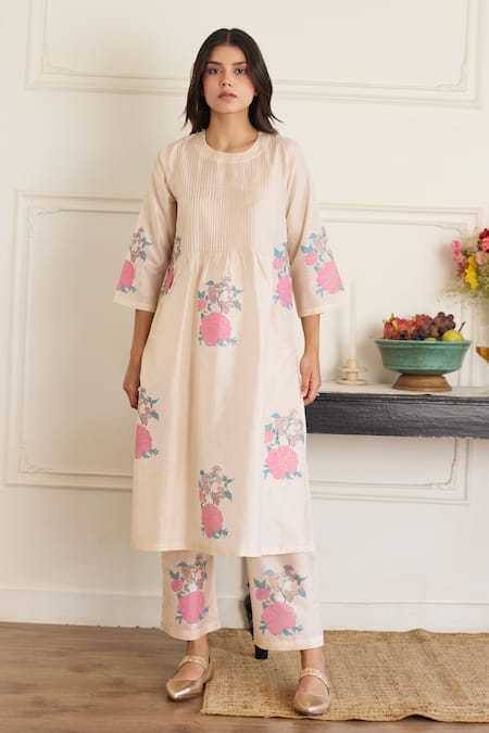 Juanita By Shubhda Cream Silk Embroidery Round Neck Pearl Floral Pattern Kurta With Pant