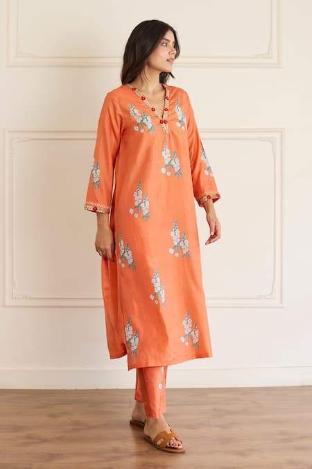 Juanita By Shubhda_Orange Silk Embroidery V-neck Amber Printed Kurta With Pant _Online_at_Aza_Fashions