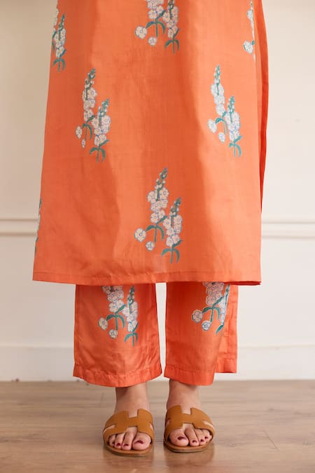 Buy_Juanita By Shubhda_Orange Silk Embroidery V-neck Amber Printed Kurta With Pant _Online_at_Aza_Fashions