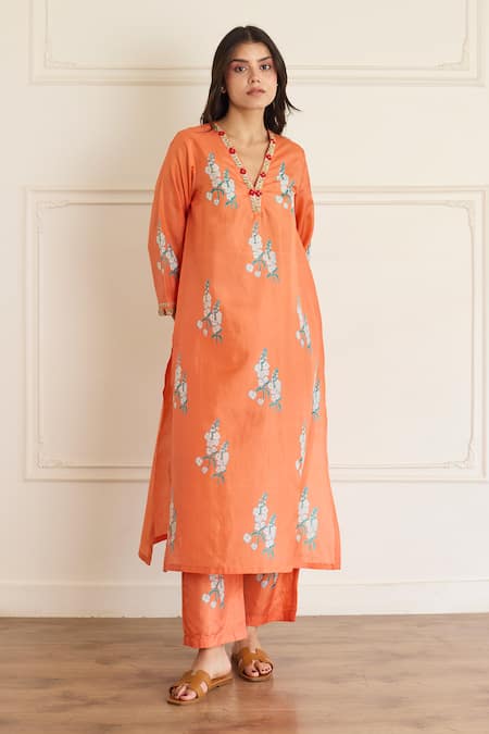 Shop_Juanita By Shubhda_Orange Silk Embroidery V-neck Amber Printed Kurta With Pant _Online_at_Aza_Fashions