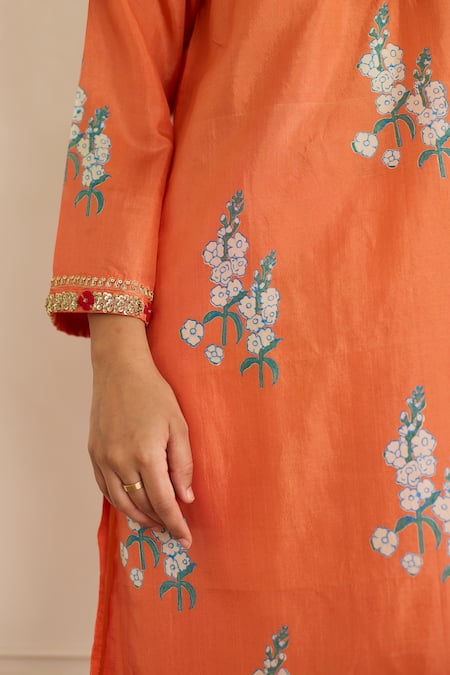 Juanita By Shubhda_Orange Silk Embroidery V-neck Amber Printed Kurta With Pant _at_Aza_Fashions