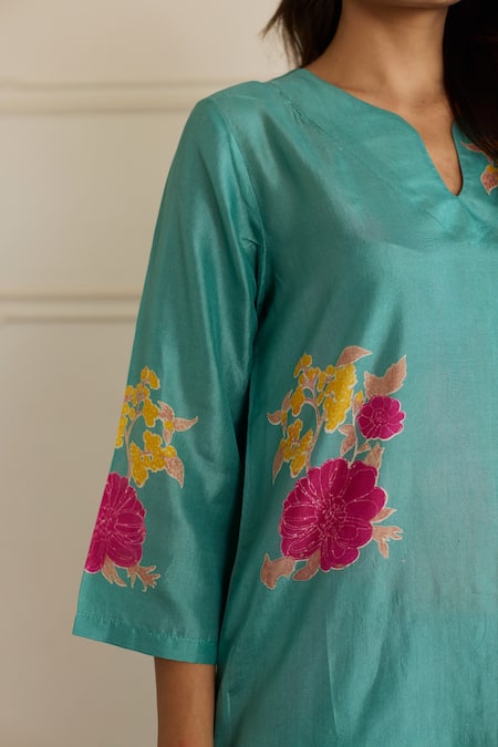 Juanita By Shubhda_Aqua Silk Embroidery V-neck Floral Print Kurta With Pant _Online_at_Aza_Fashions