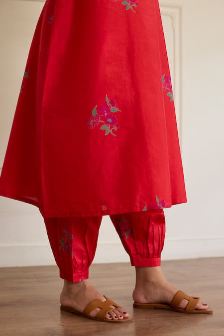Buy_Juanita By Shubhda_Red Silk Embroidery Round Neck Crimson Printed Kurta And Pant Set _Online_at_Aza_Fashions