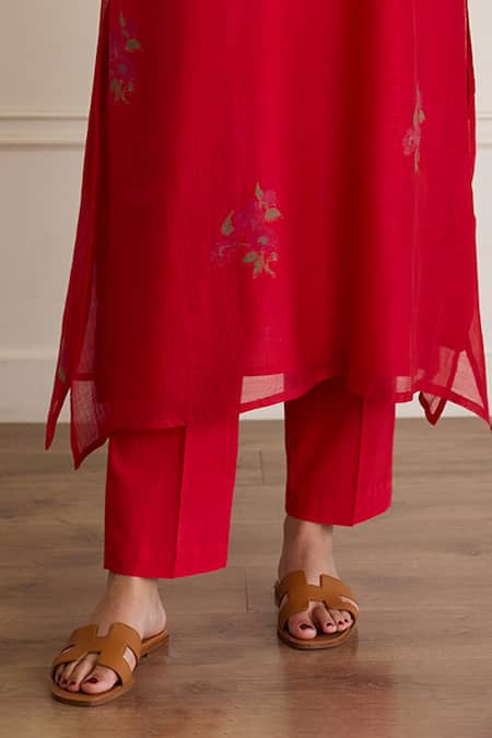 Juanita By Shubhda_Red Chanderi Embroidery V-neck Ruby Floral Pattern Kurta With Pant _Online_at_Aza_Fashions