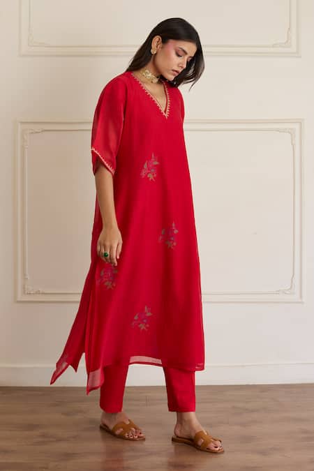 Shop_Juanita By Shubhda_Red Chanderi Embroidery V-neck Ruby Floral Pattern Kurta With Pant _Online_at_Aza_Fashions