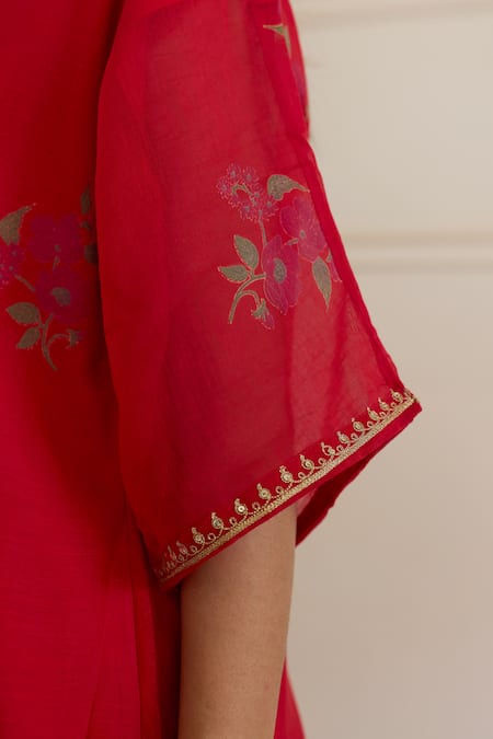 Buy_Juanita By Shubhda_Red Chanderi Embroidery V-neck Ruby Floral Pattern Kurta With Pant 