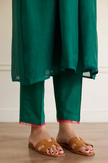 Juanita By Shubhda_Emerald Green Chanderi Embroidery Round Neck Kurta With Pant _Online_at_Aza_Fashions