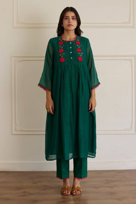 Buy_Juanita By Shubhda_Emerald Green Chanderi Embroidery Round Neck Kurta With Pant _Online_at_Aza_Fashions