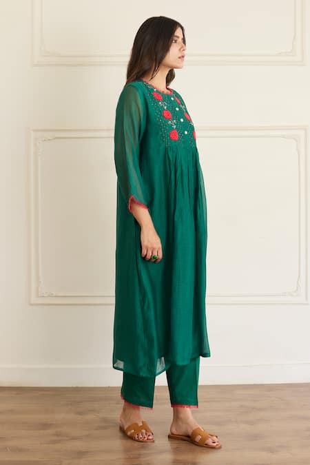 Shop_Juanita By Shubhda_Emerald Green Chanderi Embroidery Round Neck Kurta With Pant _Online_at_Aza_Fashions
