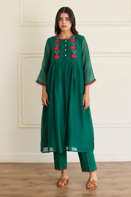 Juanita By Shubhda Emerald Green Chanderi Embroidery Round Neck Kurta With Pant 