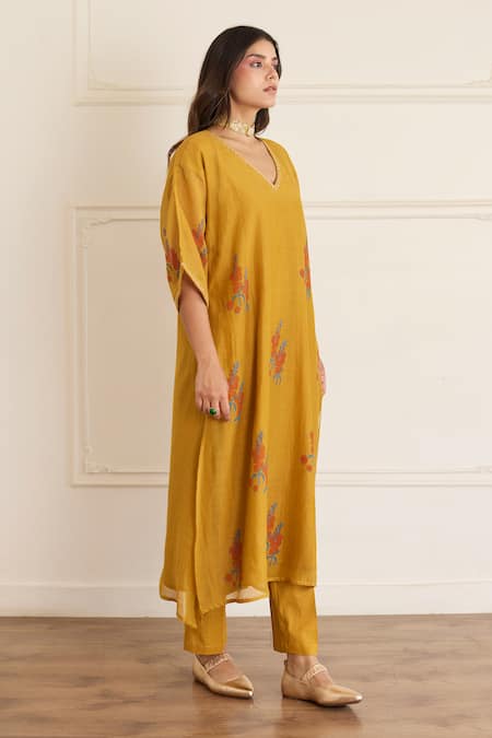 Juanita By Shubhda_Yellow Chanderi Embroidery V-neck Ochre Floral Pattern Kurta And Pant Set _Online_at_Aza_Fashions
