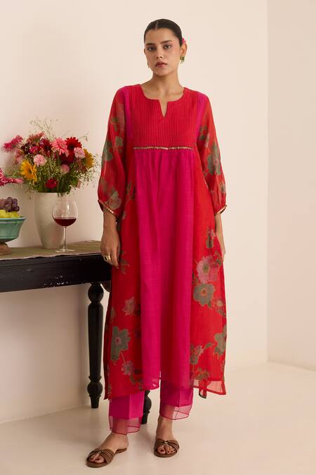 Shop_Juanita By Shubhda_Red Chanderi Embroidery Split V-neck Scarlet Floral Pattern Kurta Set _Online_at_Aza_Fashions