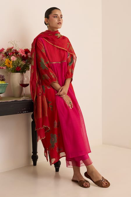 Juanita By Shubhda Red Chanderi Embroidery Split V-neck Scarlet Floral Pattern Kurta Set 