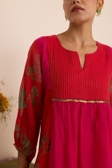 Buy_Juanita By Shubhda_Red Chanderi Embroidery Split V-neck Scarlet Floral Pattern Kurta Set 