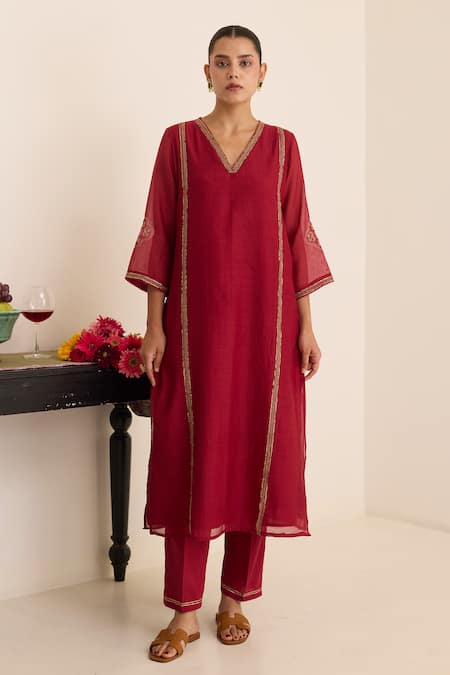 Buy_Juanita By Shubhda_Maroon Chanderi Embroidery V-neck Claret Kurta Set _Online_at_Aza_Fashions