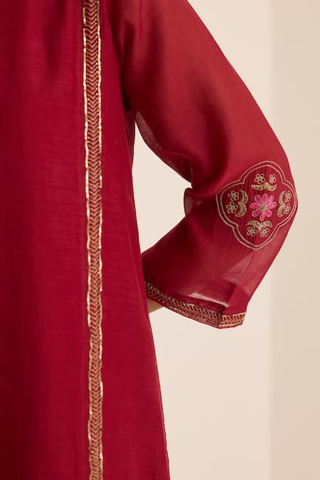 Shop_Juanita By Shubhda_Maroon Chanderi Embroidery V-neck Claret Kurta Set 