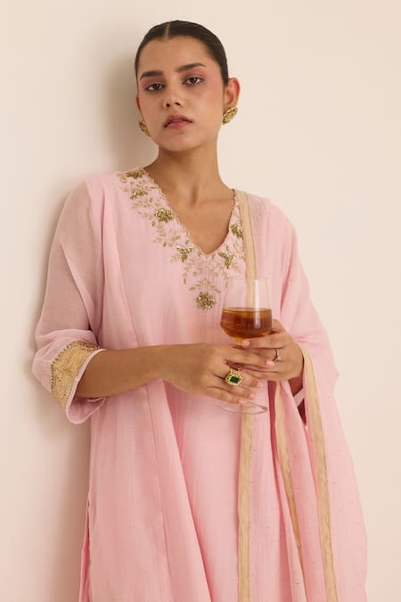 Buy_Juanita By Shubhda_Pink Chanderi Embroidery, Zari, Mirrors V-neck Blush Mukaish Work Kurta Set 