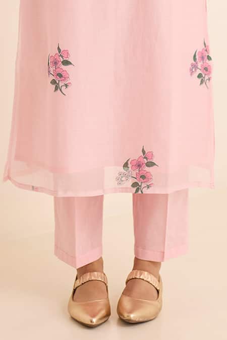 Juanita By Shubhda_Pink Chanderi Embroidery Split V-neck Rene Floral Pattern Kurta Set _Online_at_Aza_Fashions
