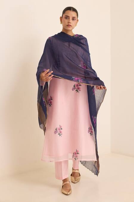 Buy_Juanita By Shubhda_Pink Chanderi Embroidery Split V-neck Rene Floral Pattern Kurta Set _Online_at_Aza_Fashions