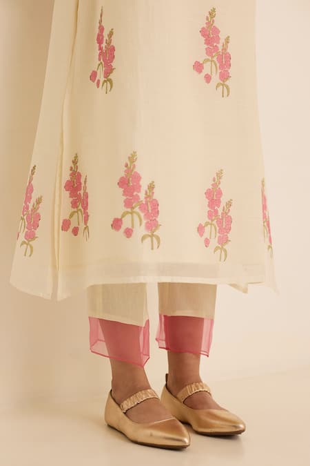 Shop Juanita By Shubhda Ivory Chanderi Embroidery V-neck Ava Floral Print Kurta Pant Set Shop_Juanita By Shubhda_Ivory Chanderi Embroidery V-neck Ava Floral Print Kurta Pant Set
