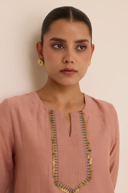 Shop_Juanita By Shubhda_Pink Chanderi Embroidery Split V-neck Ivy Peach Kurta Set _Online_at_Aza_Fashions