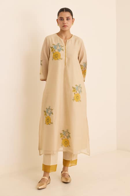 Juanita By Shubhda_Beige Chanderi Embroidery Collared Ecru Floral Kurta Set _Online_at_Aza_Fashions