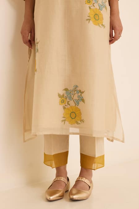 Juanita By Shubhda_Beige Chanderi Embroidery Collared Ecru Floral Kurta Set _at_Aza_Fashions