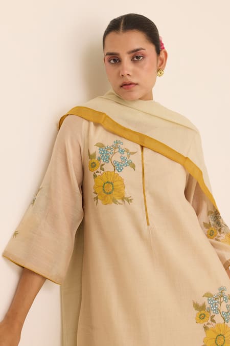 Buy_Juanita By Shubhda_Beige Chanderi Embroidery Collared Ecru Floral Kurta Set 