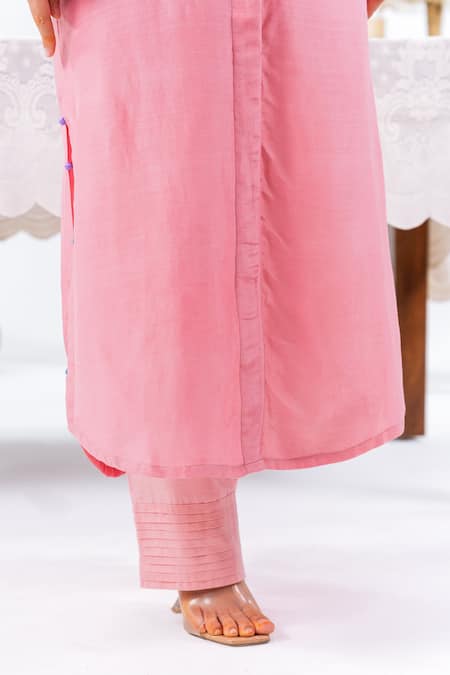 Leela By A_Pink Muslin Tassels, Embroidery Round Neck Placement Kurta With Pant _Online_at_Aza_Fashions