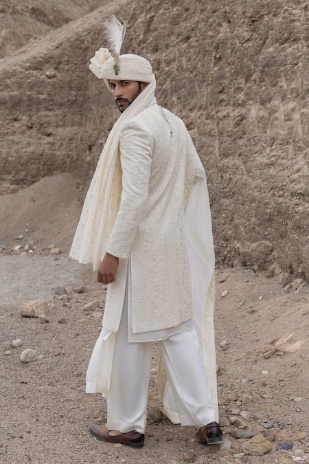 Amit Arora Textured Sherwani Set With Stole 